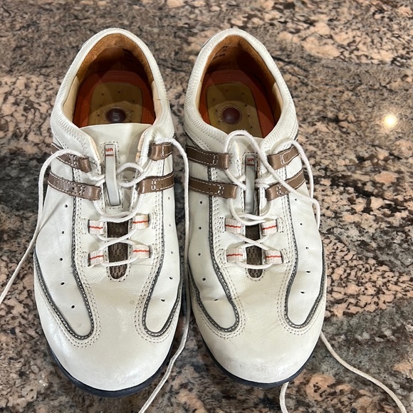 Unstructured Clarks Shoes - Picture 1 of 12